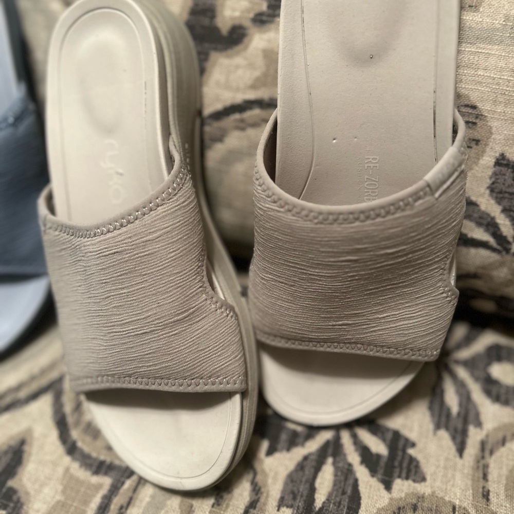 Ryka Re-Zorb Lite Beige Slide Sandals Sz 6M